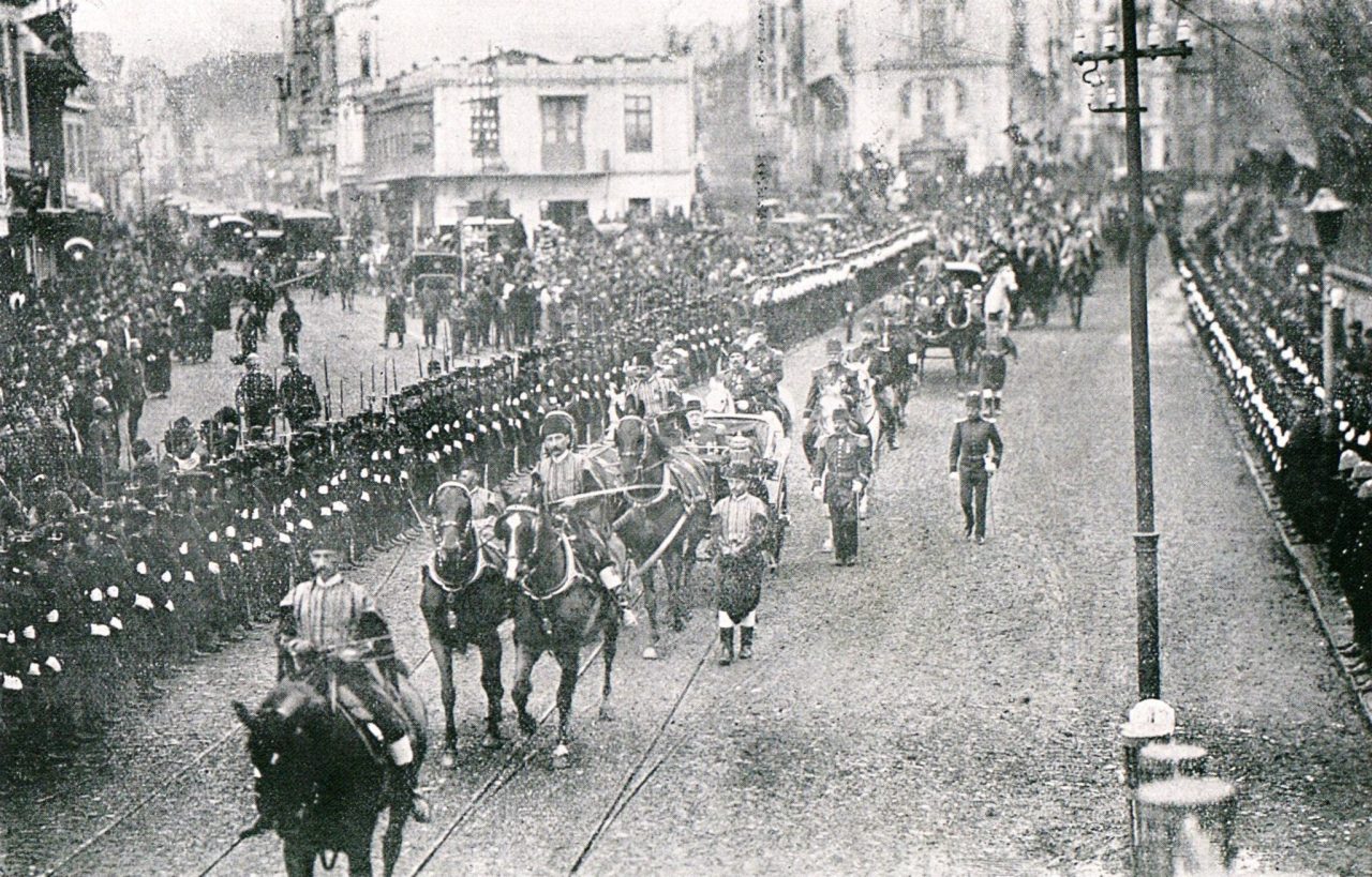 Bugünden geriye baktığımızda, bazı kesimlerin “Halifelik” kurumuna çok çok özel