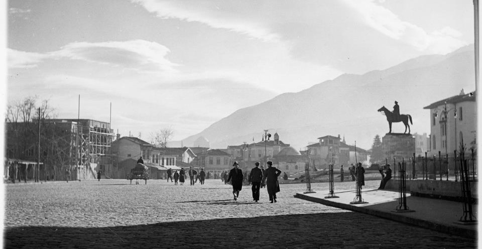 Bursalılar tarafından Heykel Önü veya kısaca Heykel diye bilinen Cumhuriyet