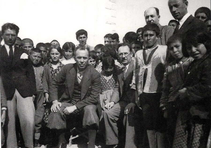   Nadir Öğretmenim, Köy Enstitüsü’ne girişinizi biraz irdeleyelim. İlk girdiğinizde