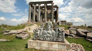 Yapılan arkeolojik kazılardan elde edilen bulgular ve çivi yazılı kaynaklar