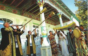 Yardımcım Dilafruz, 23 Ağustos’ta uzatmalı nişanlısıyla evlendi. Yardımcım buradaki ölçülere