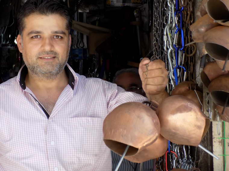 Başlığa bakarsak, sanki! Çalan çanların hepsinin kilise çanları olduğu zannedilir.