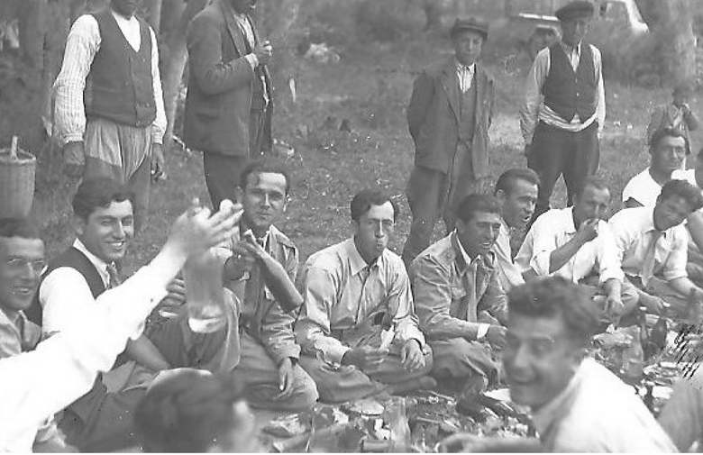 Boşnaklar: Kahve, pita ve teferiç