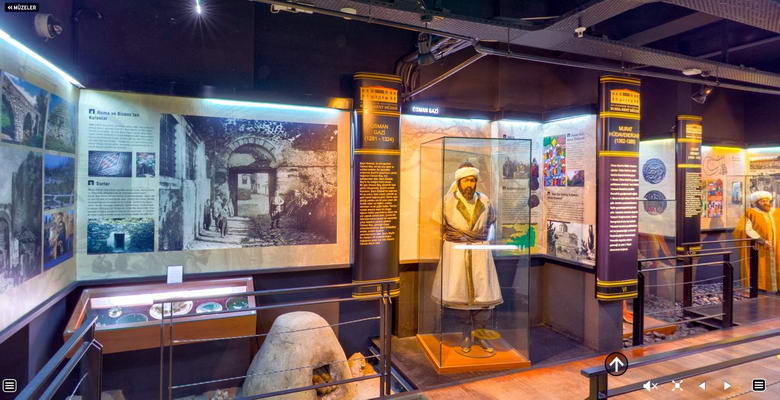 Zeus’un dokuz kızı vardır. Babaları, Mousa adındaki kızları sanatın, güneşin