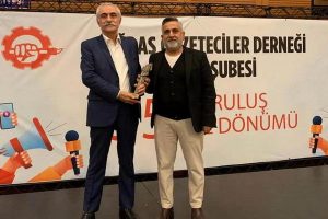 Ekrem Hayri Peker ÇGD Araştırma Ödülünü aldı
