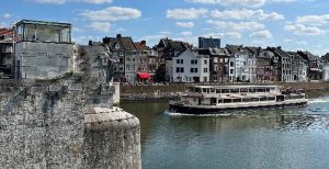 Maastricht, Hollanda’nın tarihi kentlerinden. Aynı zamanda Katolikliğin merkezlerinden.  Her yıl