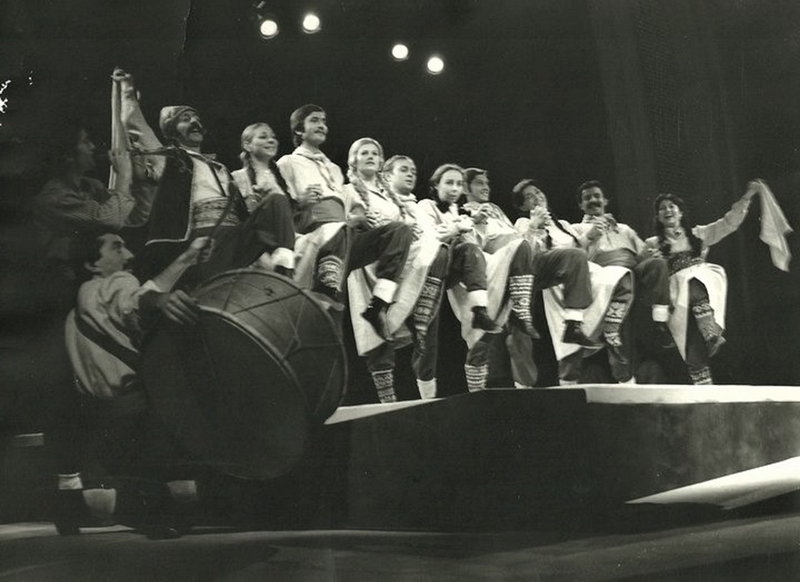 Konservatuvar’dan mezun olanlar genelde Ankara’da kalmak ister, ama biz Ahmet