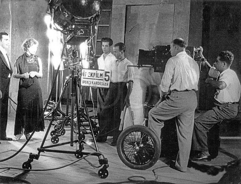 Şimdi de ‘Sesli Sinema’ süreciyle ilgili bilgiler paylaşıyorum! 1930’ların başında