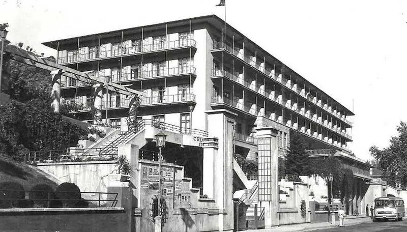 Çelik Palas’ta Aşk! ÇELİK PALAS’TA AŞK 1960’lı yıllarda Bursa’ya turneye gelen Devlet Tiyatrosu