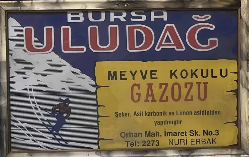 Hamamdaki Gazoz Efsanesi! Beyoğlu’nda duvarlarını eski afişlerin, gazoz reklamlarının süslediği, ülkenin her kaynak